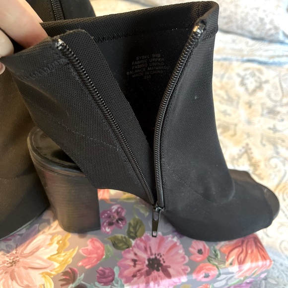 STEVE MADDEN - Block Heel Zip Up Bootie Sandal - Picture 3 of 4